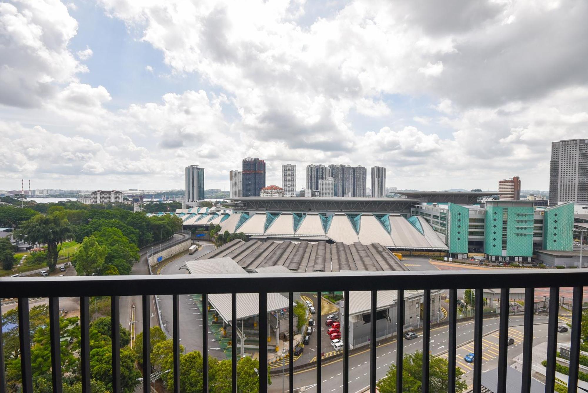 Twin Tower Residence By Nest Home【5 Mins Walk To Ciq】 新山 外观 照片
